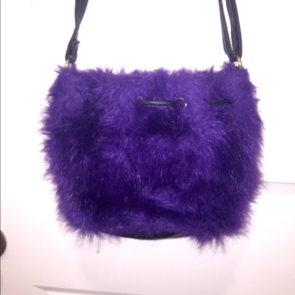 Crossbody faux fur purple bag